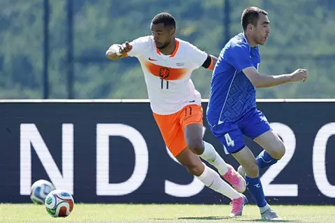 في الدقائق الأخيرة.. منتخب هولندا يتفوق على أوزبكستان وديًا قبل كأس العالم